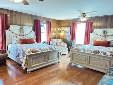 The Kokomo guest room at L & D Farms in Ooltewah, TN